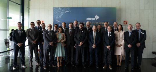 ABRINT BRUTOS MUG FILMES2498