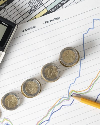 top-view-arrangement-finances-elements