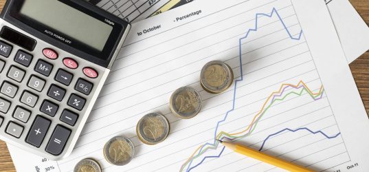 top-view-arrangement-finances-elements